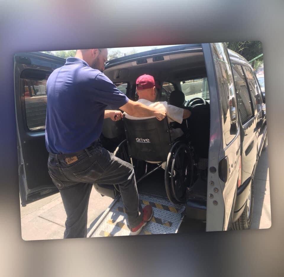 Unidad de transporte con acceso para silla de ruedas